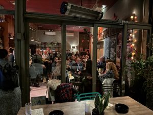 Μπαίνοντας στη θάλασσα, Βυσσινόκηπος